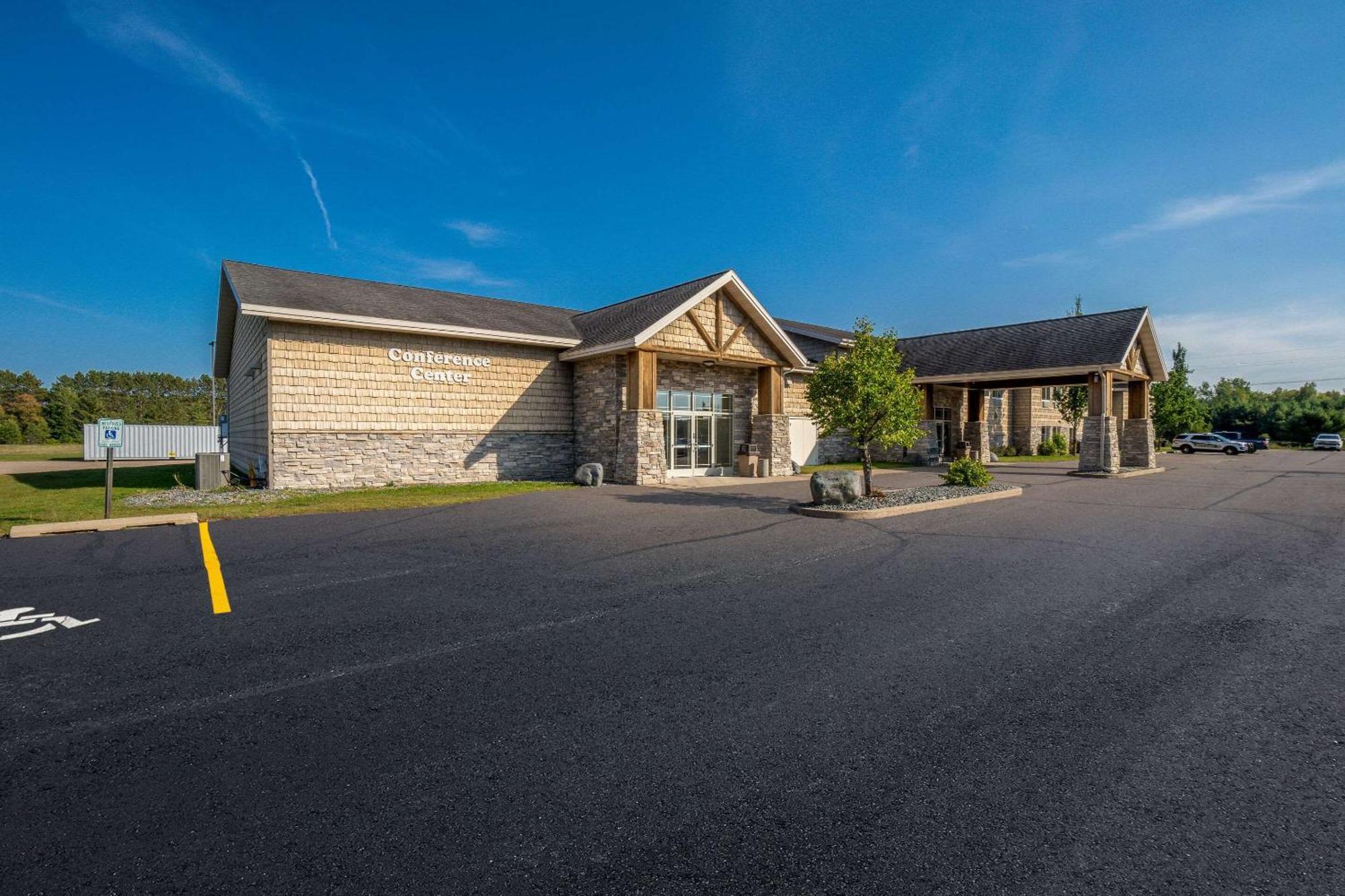 Rodeway Inn & Suites Tomahawk Экстерьер фото