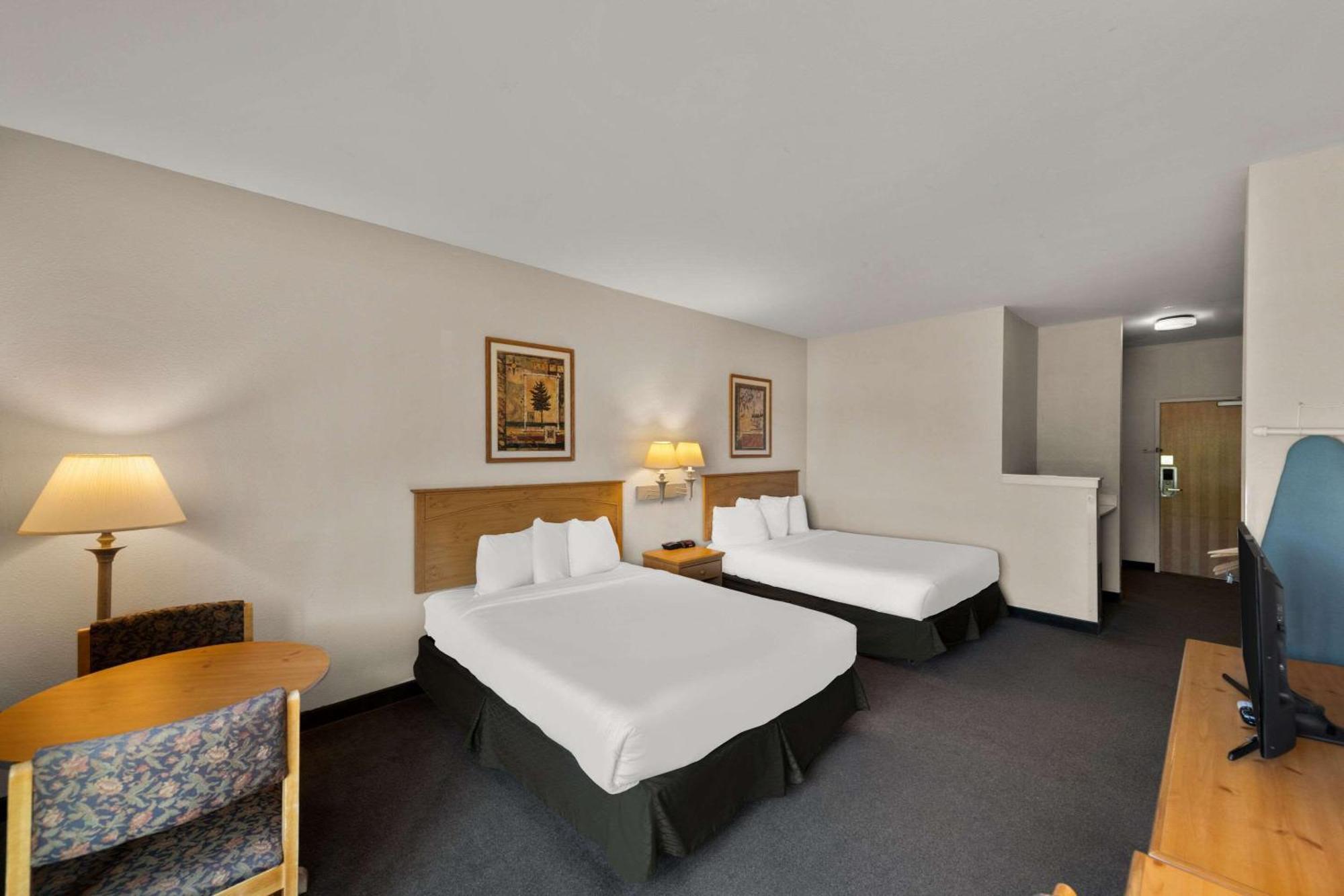 Rodeway Inn & Suites Tomahawk Экстерьер фото