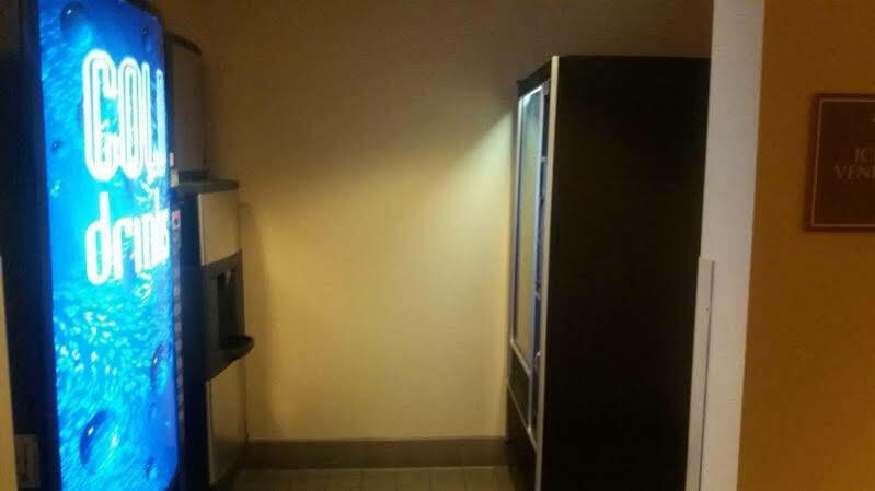 Rodeway Inn & Suites Tomahawk Экстерьер фото